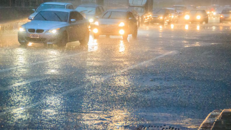 الأرصاد الجوية: أمطار ورياح قوية عبر عدة ولايات