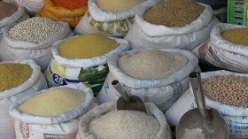 الجزائريون يتهافتون على البقوليات لمواجهة البرد!