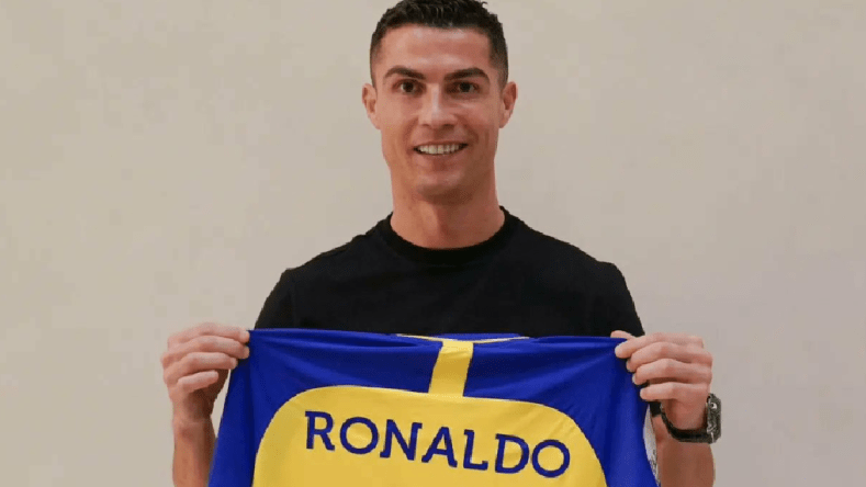 هذا هو الإتصال الذي انتظره رونالدو قبل توقيعه في النصر السعودي