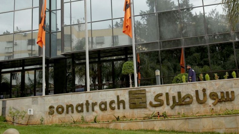 ملايير الفساد تراق من براميل النفط!