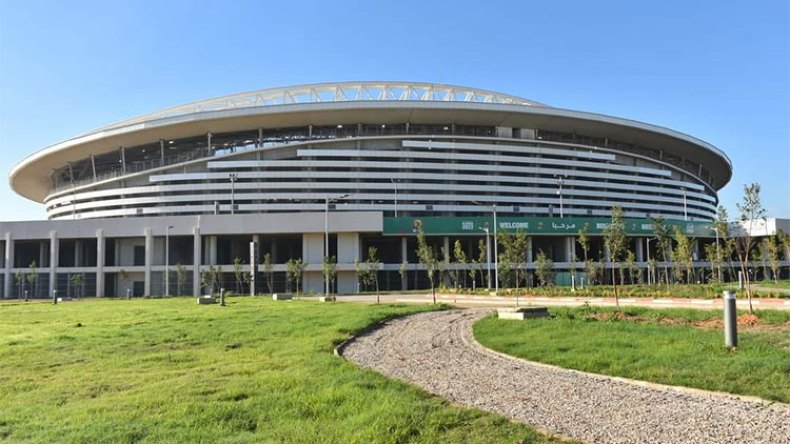 حملة إشادة “فايسبوكيّة” بالملاعب المُنجزة