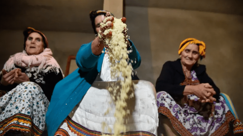 دجاجة عن النساء وديك عن الرجال.. هذه أهم مظاهر الاحتفال بـ “ينّاير”