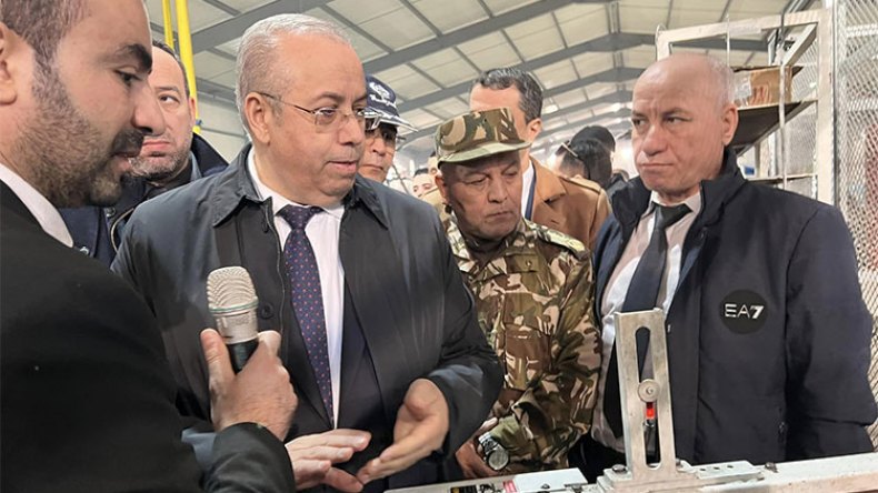 زغدار: خطة لوقف التبعية الخارجية في صناعة النسيج