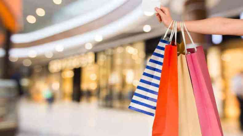 التسوق.. أحب النشاطات للنساء