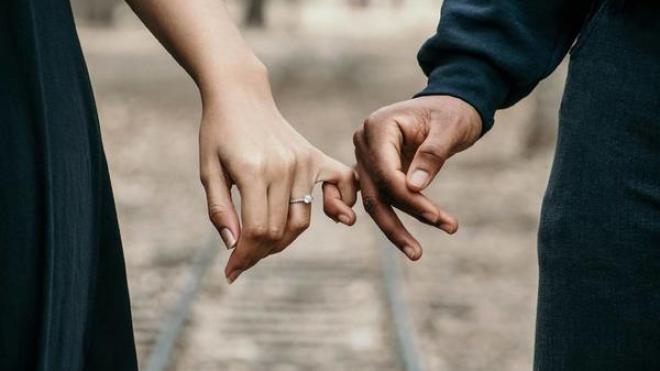 لتفادي الخيانة أو الطلاق..  كيف تُشبعين غريزة البطل عند الرجل؟