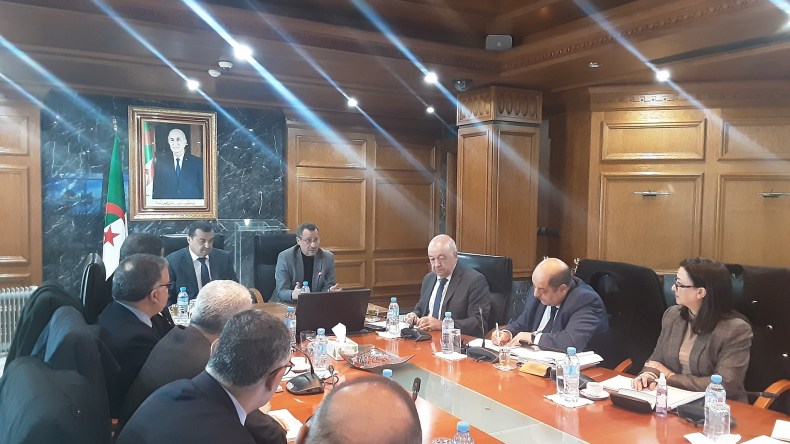 مشروعا غار جبيلات والفوسفات المدمج في اجتماع تنسقي لوزارتي الطاقة والأشغال العمومية