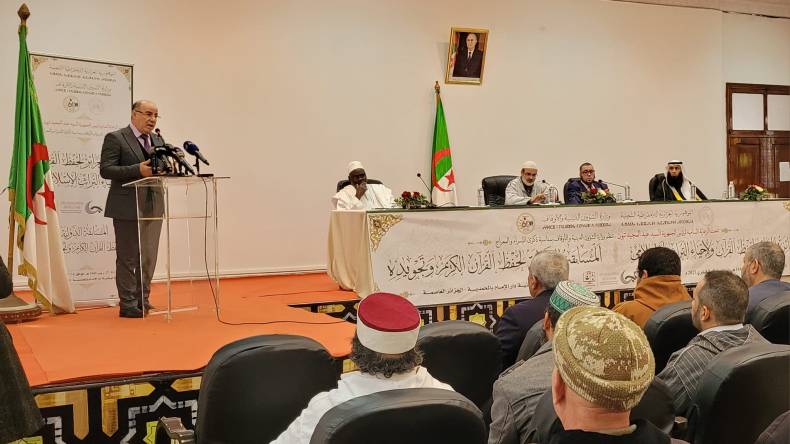 بلمهدي: 700 عضو حافظ لكتاب الله بهيئات الإقراء الجزائرية