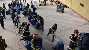 فرق إنقاذ ومساعدات جزائرية تضامنا مع ضحايا زلزال تركيا وسوريا