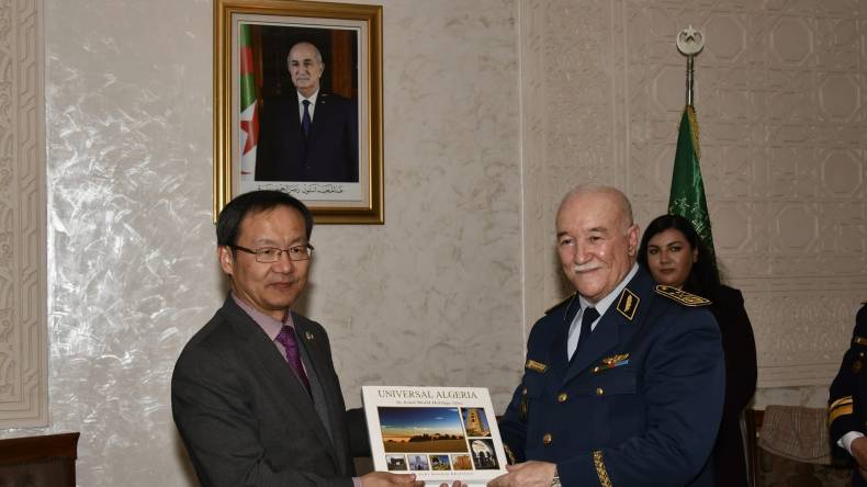 سفير كوريا الجنوبية في وزارة الدفاع