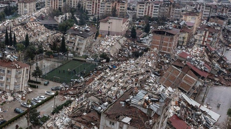 بالفيديو.. ارتفاع حصيلة ضحايا الزلزال المدمّر في تركيا وسوريا
