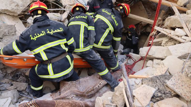 البحث عن الحياة تحت الأنقاض.. هكذا تتمّ عمليات الإنقاذ في الزلازل