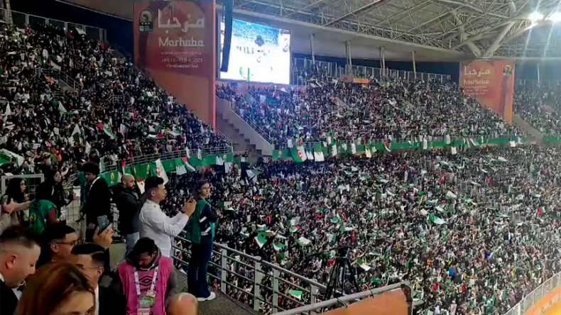 هل امتلكت الجزائر جمهور ملاعب بسلوكات تشجيع جديدة؟
