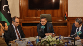 الدبيبة يجتمع مع خبراء الزلازل بسبب انحسار مياه البحر في ليبيا