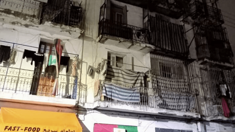 إنقاذ 6 عائلات بعد انهيار سلالم عمارة في العاصمة (صور)