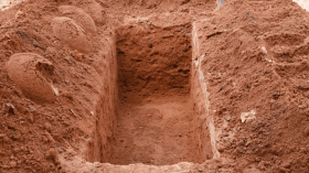 سيدة أردنية تحتال على شركات تأمين بدفن دمية في قبرها المزعوم