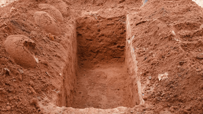 سيدة أردنية تحتال على شركات تأمين بدفن دمية في قبرها المزعوم