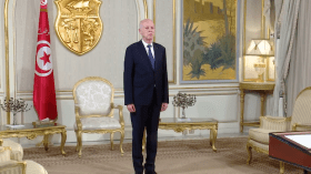 بالفيديو.. الرئيس التونسي ينهي مهام وزير الخارجية