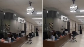 فيديو.. امرأة تكمل صلاتها رغم اهتزار الجدران حولها في مستشفى تركي