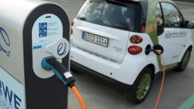 كيف تعمل محطات شحن السيارات الكهربائية؟