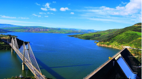 نحو جعل سد بني هارون أول محطة شمسية عائمة بالجزائر