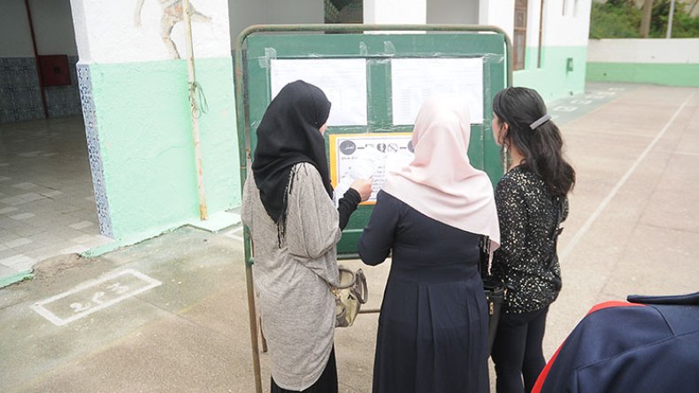 منح أولوية التوظيف المؤقت للأساتذة المتعاقدين القدامى