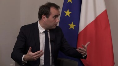 Le ministre français des Armées accusé de “prise illégale d’intérêts”
