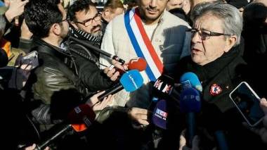 La France complètement paralysée le 7 mars, menace Mélenchon