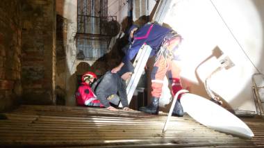 Des escaliers d’un immeuble s’effondrent à Bab El Oued: 6 familles secourues  (PHOTOS)