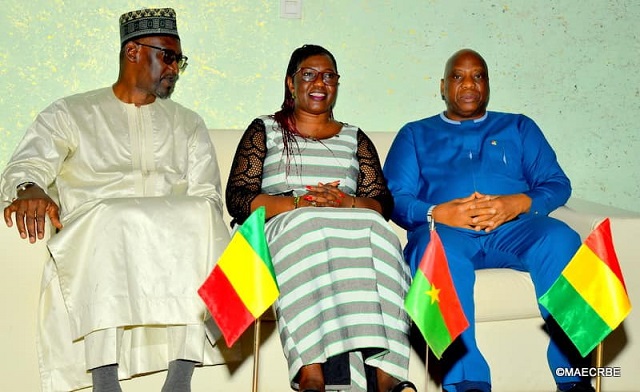 Les chefs de la diplomatie du Mali, de la Guinée et du Burkina se rencontrent à Ouagadougou