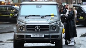 لمّا يصطدم محرز وزوجته بـ “صعاليك الباركينغ”!