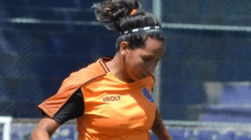 افتكت لقب أفضل هداف ثم اكتشفت حملها في الشهر السادس!