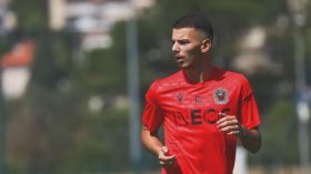 لاعب مُغترب يمتدح محرز ويرغب ” بِاحتشام” في تمثيل الجزائر