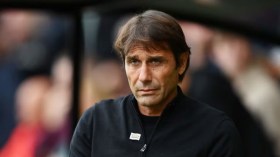 المدرب كونتي يركل الجلد المنفوخ ويتحدّث عن الدّنيا والدّين