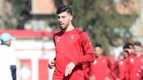 بِالفيديو: محيوس يُصرّ على طريقته الخاصّة في ركلة الجزاء ويُسجّل