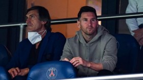 هل يعود ميسي إلى برشلونة؟ والده يردّ