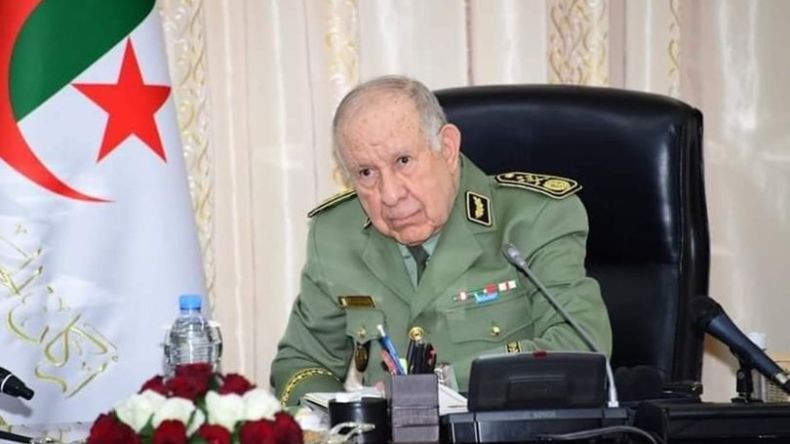 الفريق أول شنقريحة يهنئ “الخضر” بعد التأهل إلى نهائي “الشان”