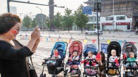 بعد تراجع عدد سكانها.. الصين تمنح هذه الحوافز للأزواج الجدد