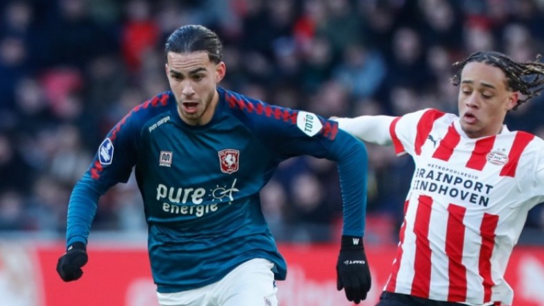 تمريرة حاسمة لـ “زروقي”