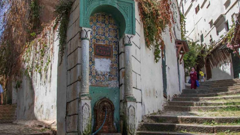 “قلعة الجزائر” تصارع الزمن من أجل البقاء !