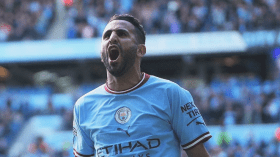 بِالفيديو: محرز ينال جائزتَين