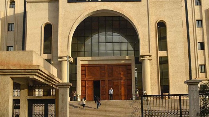 فرنسيون يوّرطون جزائريا في اقتحام منزل عائلة ثرية!