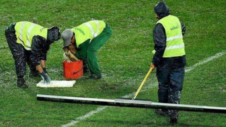 فضيحة أخرى بِالمغرب.. ملاعب مُهترئة وأنصار فلامينغو يرفعون شكوى