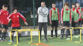 المدرب رمان يُحدّد هدف مشاركة أشبال الجزائر في البطولة الإفريقية