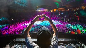 الأغاني المبتذلة.. معول هدم لقيم المجتمع