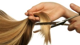 معلمة تعاقب تلاميذها بـ”جز” شعورهم داخل القسم بسطيف