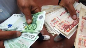 عمليات شراء ضخمة وفجائية ترفع “اليورو” إلى مستوى تاريخي