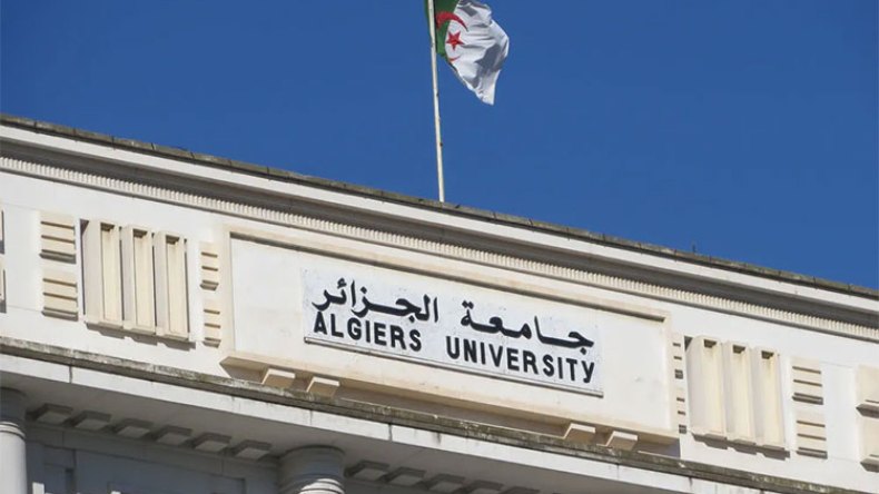 أساتذة وطلبة يدعمون قرارات مجلس الوزراء في قطاع التعليم العالي
