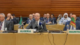 الجزائر تدعو الأطراف الخارجية إلى احترام سيادة ليبيا واستقلال قرارها