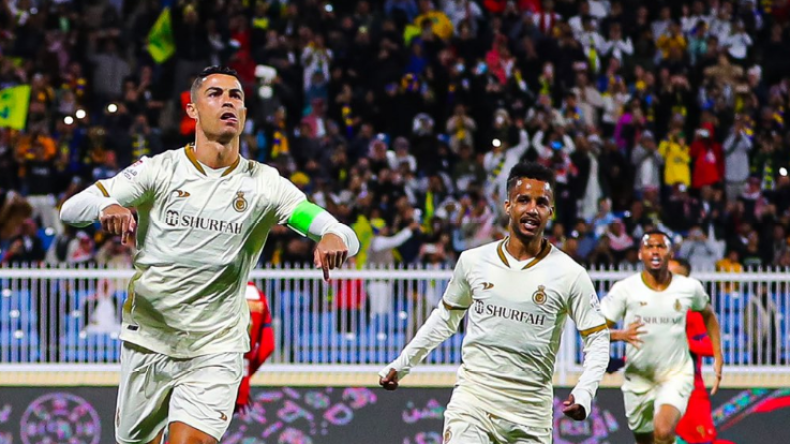 طفل سوري يحقق حلمه بالتنقل إلى السعودية لمقابلة رونالدو