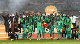 إعلام وذباب النظام المغربي فرح بلقب الشان أكثر من الرئيس السنغالي